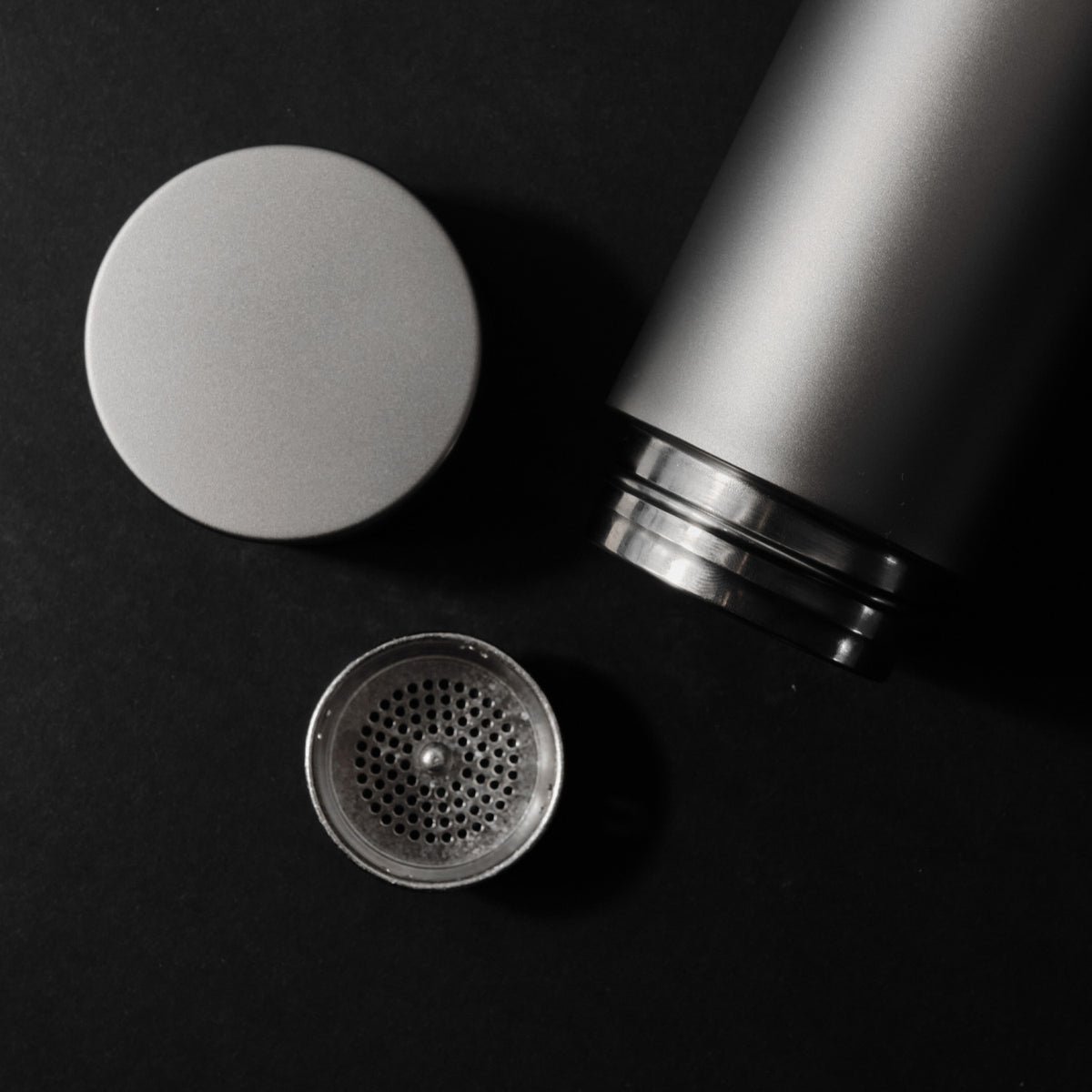 Silver thermos with lid and filter